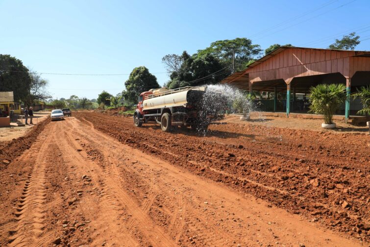 Obras de terraplanagem da estrada rural da Linha Itapirema são iniciadas em Ji-Paraná