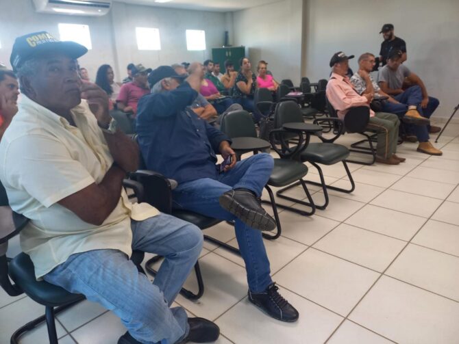 Agricultores de Ariquemes participam de reunião com PRF para discutir transporte de maquinários