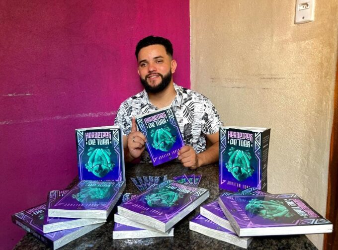 Escritor Jonatan Lopes lança o livro 