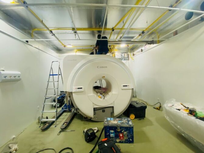 Aparelho de ressonância magnética começa a ser instalado no CDI de Ji-Paraná