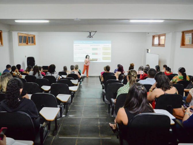 Profissionais da educação de Ji-Paraná participam de formação do Programa de Alfabetização na Idade Certa