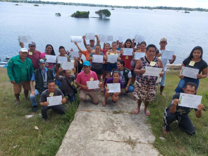 Membros de associação de produtores de Autazes participam de capacitação