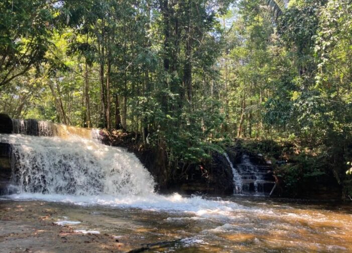 Parque Galo da Serra é opção para visitantes que buscam se refrescar no verão amazônico