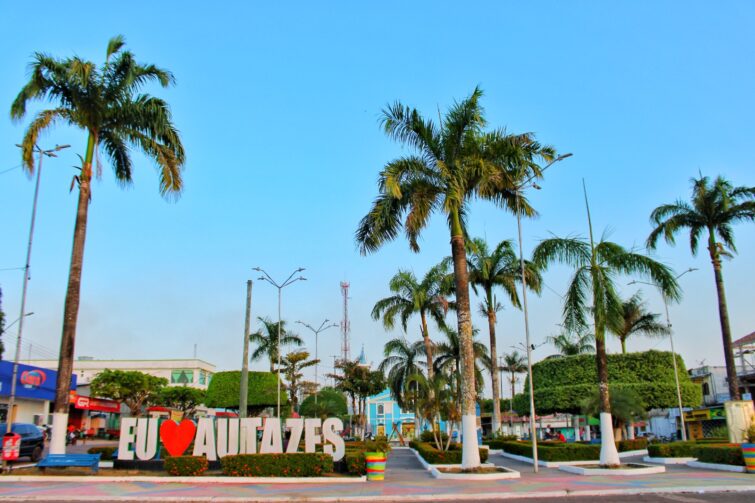 Semana da Pátria de Autazes começa com hasteamento da bandeira na Praça Otaviano de Melo