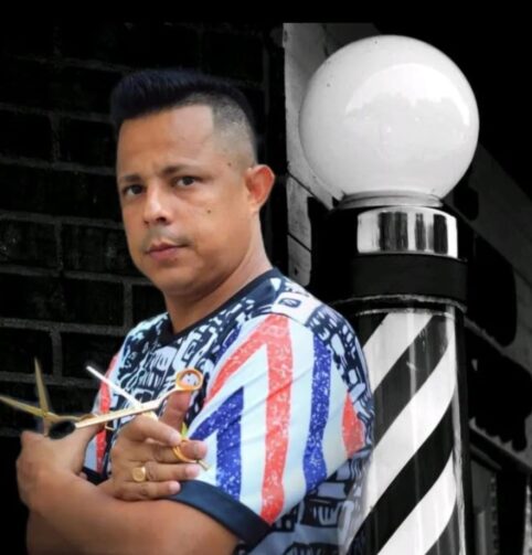 Conheça a história de Juciley Fonseca, dono de uma barbearia em Manacapuru