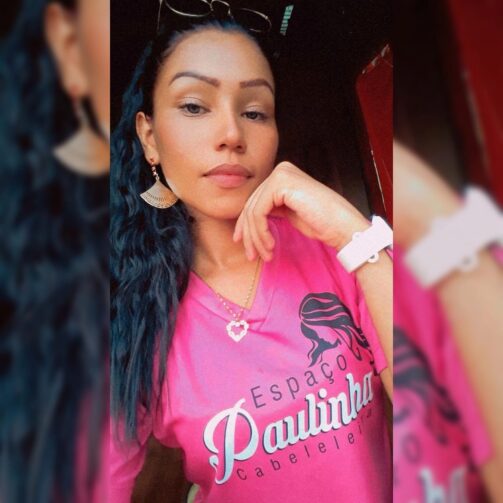 Paula Alfaia surpreende clientes com seus trabalhos de coloração e alisamento capilar, em Parintins