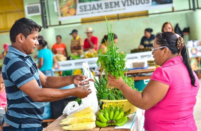 Feira manaquiriense de produtos regionais: produtos de qualidade com preços acessíveis