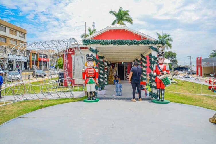 Tradição Natalina: casa do Papai Noel em Ji-Paraná reabre após adiamento devido à chuva