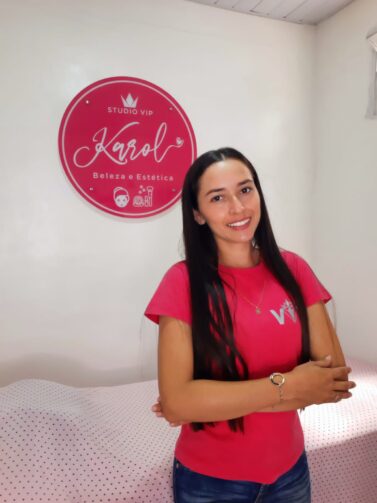 Jovem empreendedora tem se destacado com Studio próprio de Beleza e Estética em Parintins