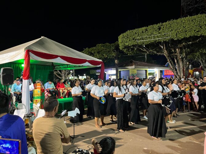 Iluminação natalina é inaugurada em Careiro Castanho; decoração fica instalada até dia início de janeiro