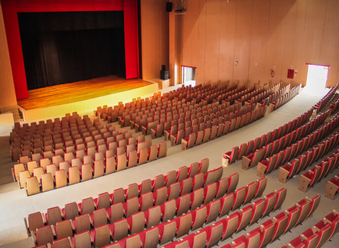 Inscrições para aulas gratuitas de teatro, orquestra e capoeira estão abertas em Ariquemes