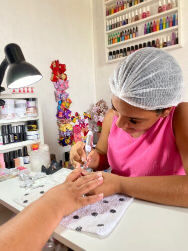 Conheça a trajetória de empreendedorismo de Juliane Souza, Designer de Unhas em Coari