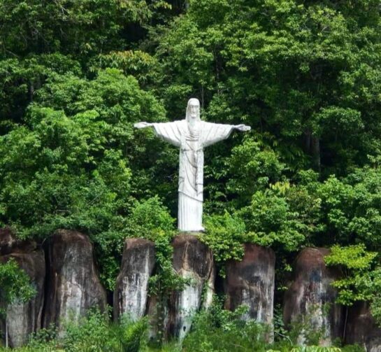 Réplica do Cristo Redentor se destaca no Vale do Jamari, em Ariquemes