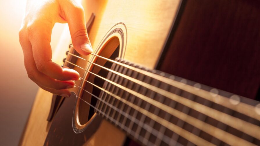 Secretaria municipal abre inscrições para aulas gratuitas de violão em Itacoatiara