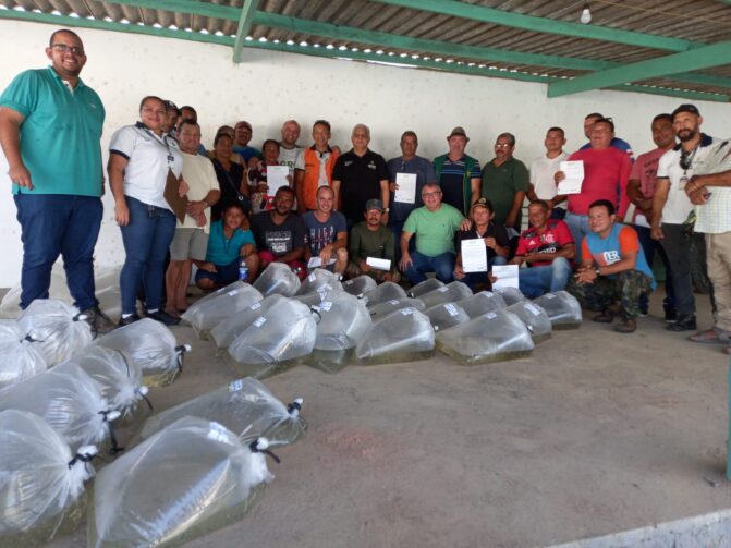 Mais de 48 piscicultores são beneficiados com entrega de 90 mil alevinos de tambaqui, em Rio Preto da Eva