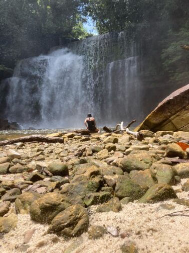 Cachoeira da Neblina: uma experiência revigorante em Presidente Figueiredo