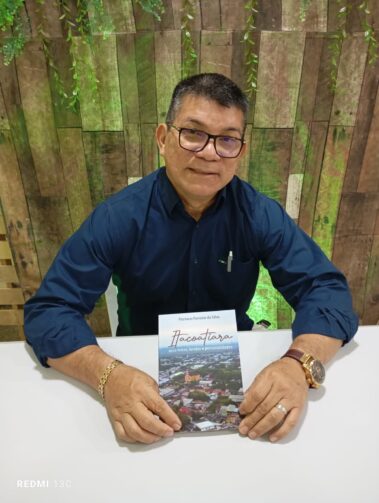 Floriano Ferreira da Silva lança terceiro livro e celebra histórias de Itacoatiara