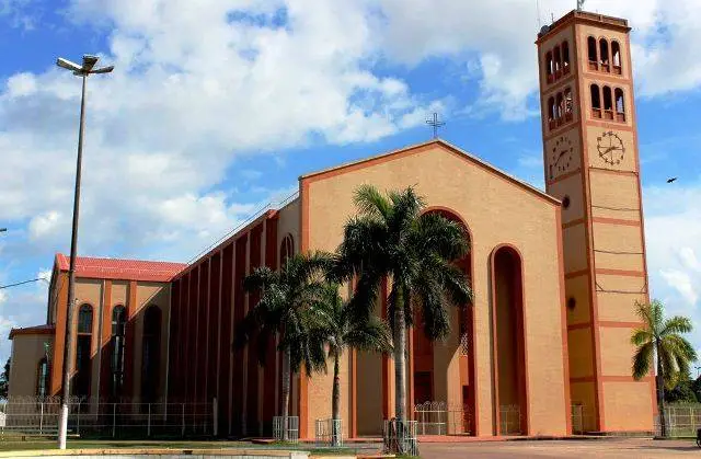 Catedral de Nossa Senhora do Carmo: um monumento de fé e cultura em Parintins