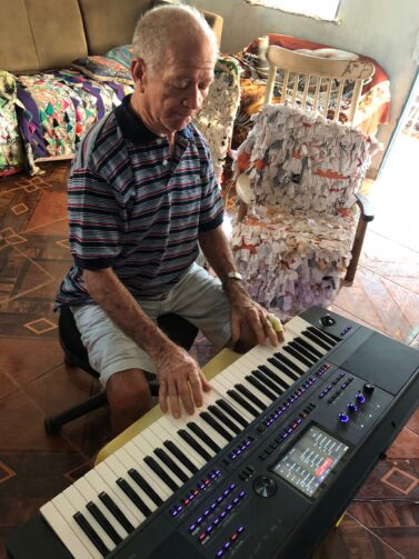 Emanuel de Oliveira: mais de 40 anos de dedicação à música em Careiro