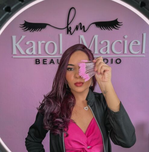Conheça Karol Maciel, dona de um estúdio de beleza em Cruzeiro do Sul