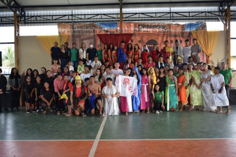 Estudantes da Escola Estadual Raymundo Sá realizam encenação da Paixão de Cristo em Autazes