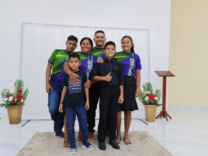 Conheça a trajetória de Anderson Lima: pai de família e apaixonado pela educação