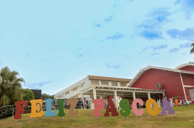 Com temática de Páscoa, área externa da Casa da Cultura está aberta para visitação em Ji-Paraná