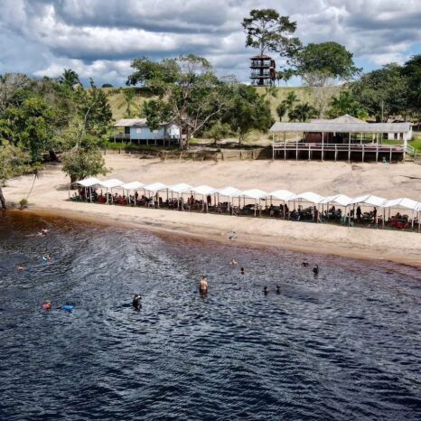 Imagem mostra Praia do Japonês, em Iranduba, Amazonas