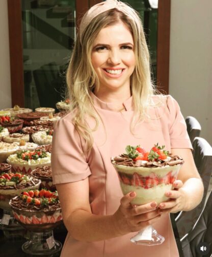 Conheça a confeiteira Carla Sanches, apaixonada pelo mundo da produção de doces em Ariquemes