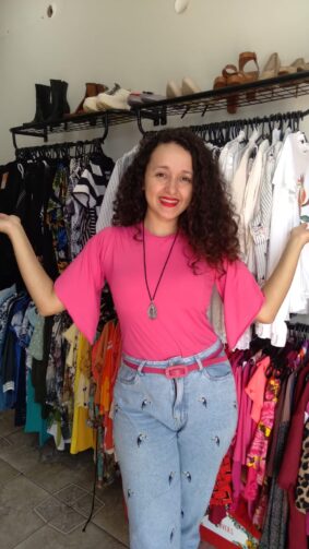 Moda sustentável: conheça o empreendimento de Priscila Lima, o Brechó Garimpei