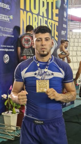 O jovem atleta Samuel Lopes que encontrou oportunidades através do esporte luta livre