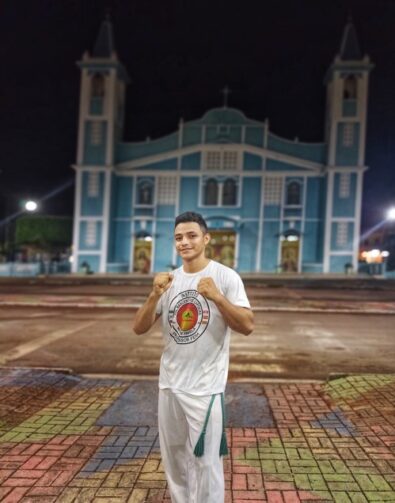 Jovem capoeirista representa Autazes em torneio de K-1 em Manaus