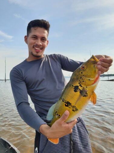 Jovem empreendedor transforma turismo de pesca em Presidente Figueiredo