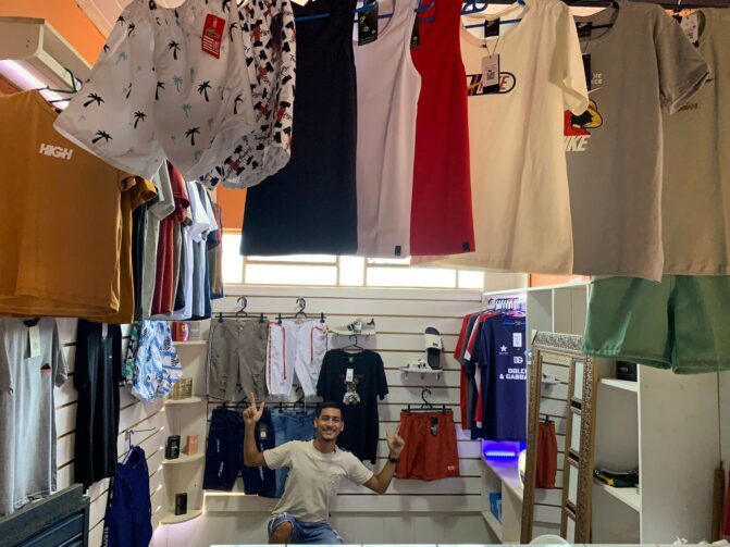 Jovem empreendedor Matheus Bezerra se destaca em Careiro com loja de moda