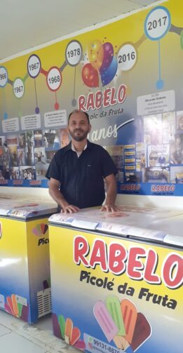 Conheça a história do picolé da fruta Rabelo, marca passada de avô para neto, em Rio Preto da Eva