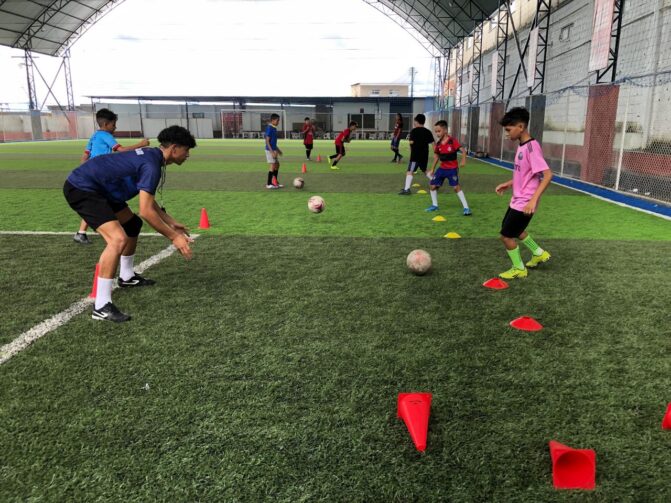 Conheça a Escola de Futebol do Club Athletico Paranaense em Parintins