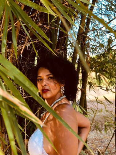 Artista Negra Mari lança novo videoclipe e single 