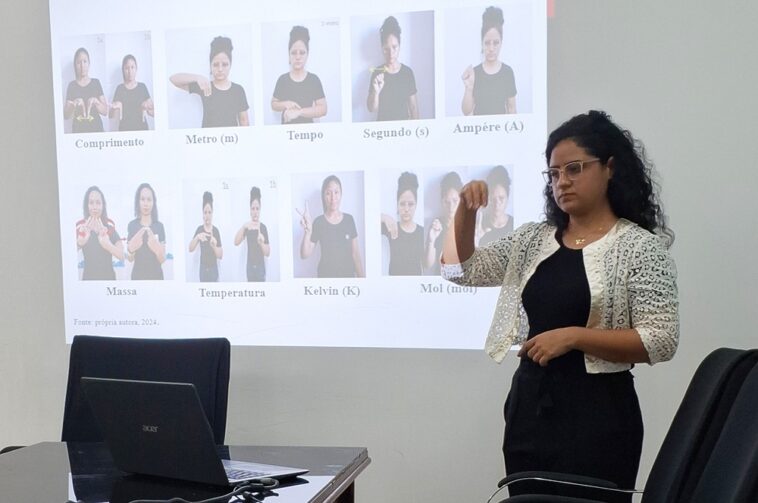 Aluna surda da Ufam em Coari cria sinais inéditos em Libras para a área da Física