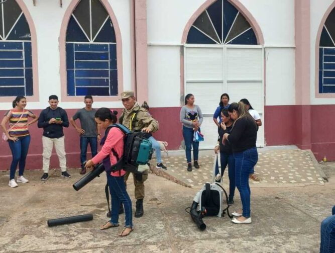 Moradores de Manaquiri recebem treinamento em curso de brigada de incêndio