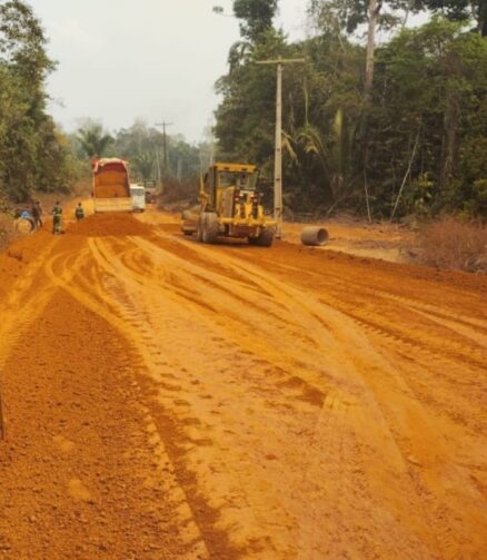 Ramal do Maçarico, em Careiro Castanho, recebe obras de pavimentação