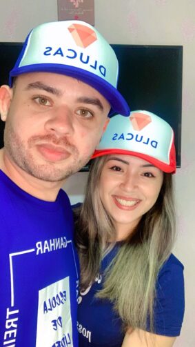 Conheça o casal John Lucas e Débora Mendonça, donos de uma loja de roupas em Itacoatiara