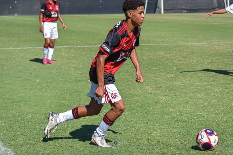 Jogador ariquemense se despede do Flamengo para jogar em time de Portugal