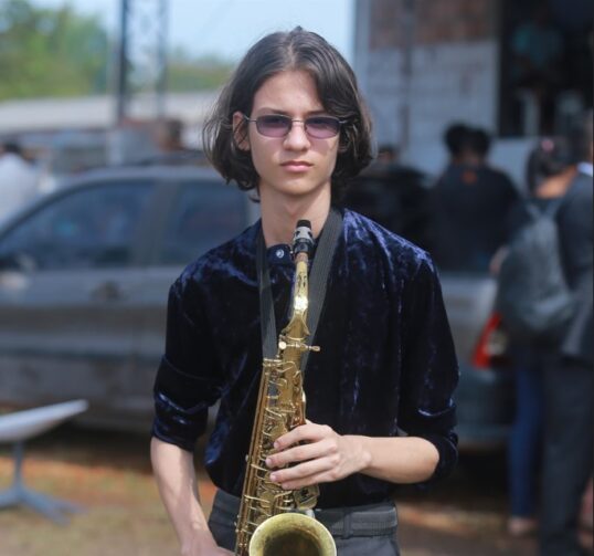 Conheça a trajetória do autazense Antônio Geffter que, aos 16 anos, já sabe tocar vinte instrumentos musicais