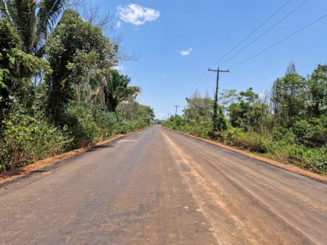 Ramal da Cabeceira do Purupuru, em Careiro Castanho, recebe obra de pavimentação