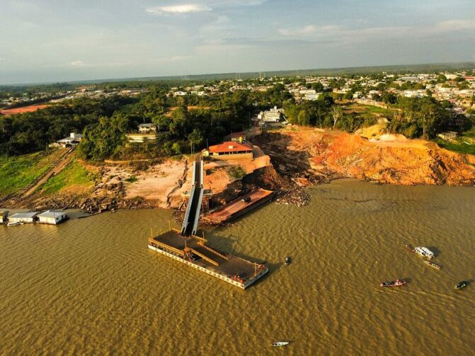 Equipes de salvamento são enviadas para atuar em Manacapuru após deslizamento de terra em porto