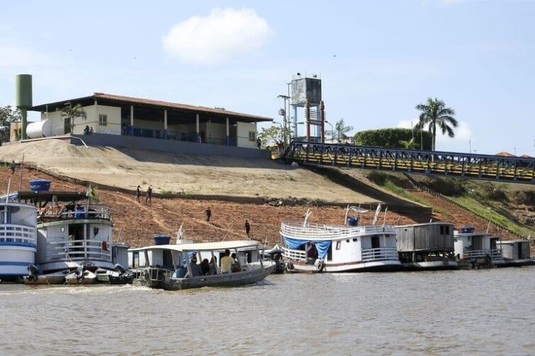 Após rachaduras no solo, área do porto de Autazes é interditada pela Defesa Civil