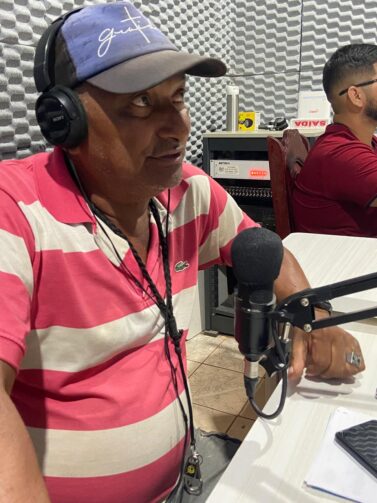 Filho de Tefé, radialista Adelson Gonçalves leva alegria pelas ondas do rádio em Careiro Castanho