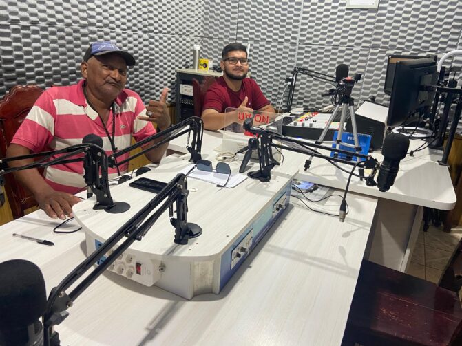 Filho de Tefé, radialista Adelson Gonçalves leva alegria pelas ondas do rádio em Careiro Castanho