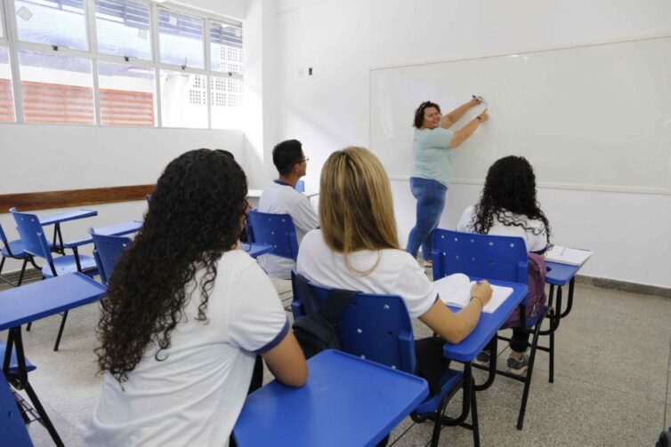 Calendário de matrículas é divulgado com mais de 180 mil vagas para novos alunos, no Amazonas