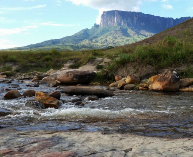 Livros destacam potencial da cultura e do turismo de Roraima